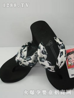 米奇黑色跟拖鞋